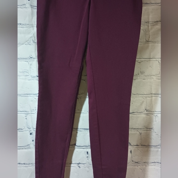 Signature by Levis Strauss Modern Contouring Stretch Jegging Pants Burgundy - Picture 7 of 16